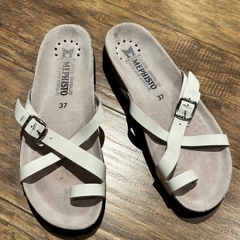 Mephisto white toe loop sandals